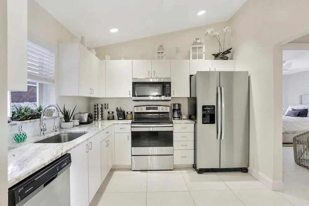 Quiet Inland Home With Pool, two Queen Beds and Grill