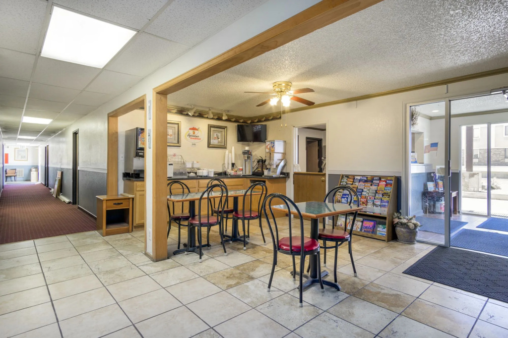 Super 8 By Wyndham Limon