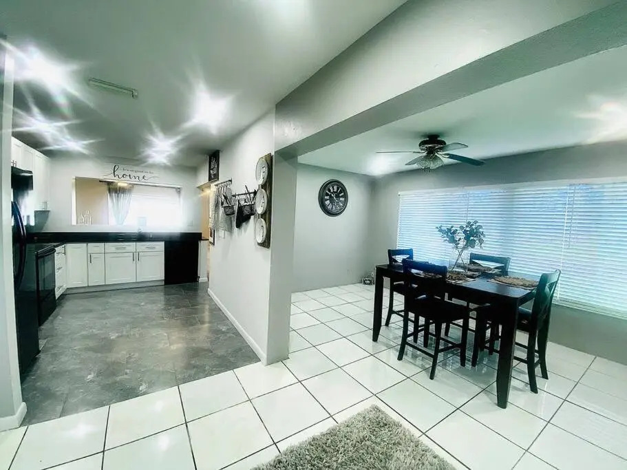 XL Fully Loaded 4Br 3BA Close to Beach & Downtown
