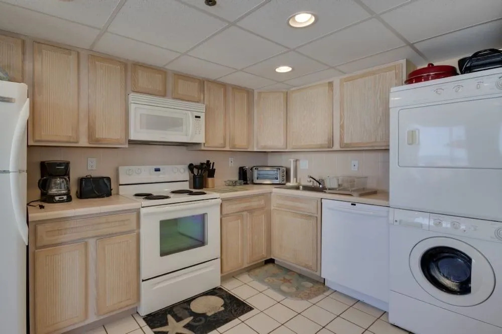 Capri 1710 - 2 Br Condo