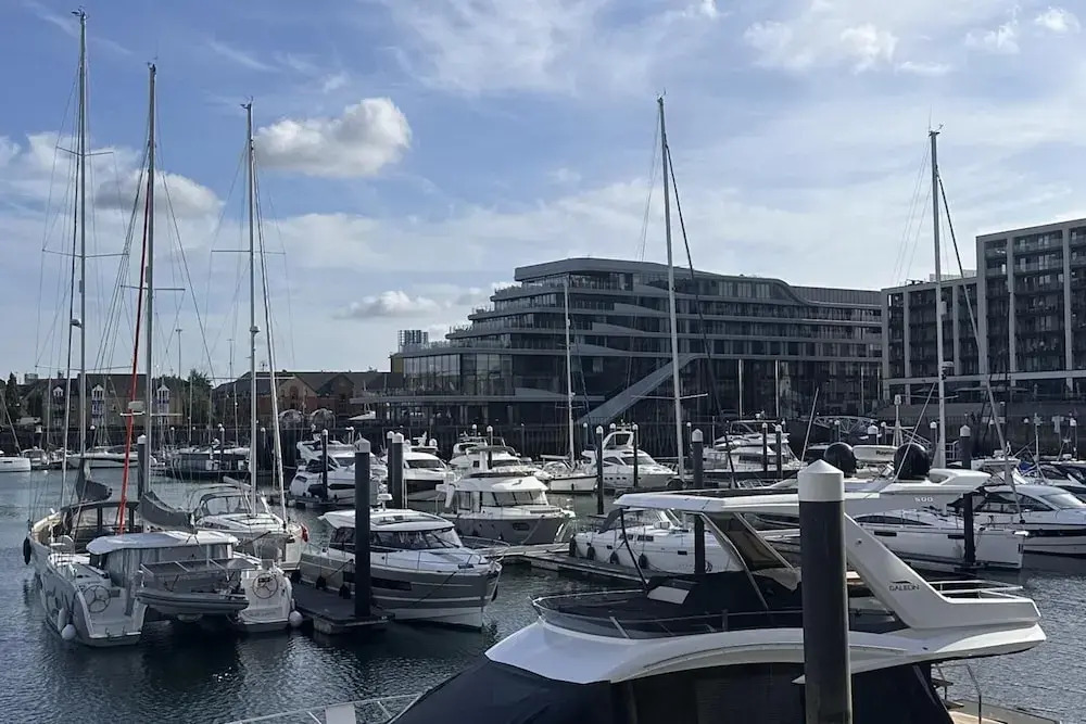 Stunning Central 2 Bedroom Apartment by EVB Properties Short Lets & Serviced Accommodation Southampton - Ocean Village