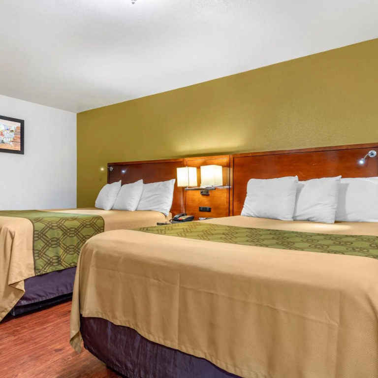 Rose City Inn & Suites
