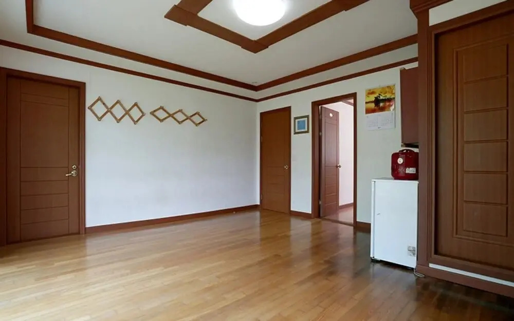 Jecheon (Worak Pensionville) Manet House