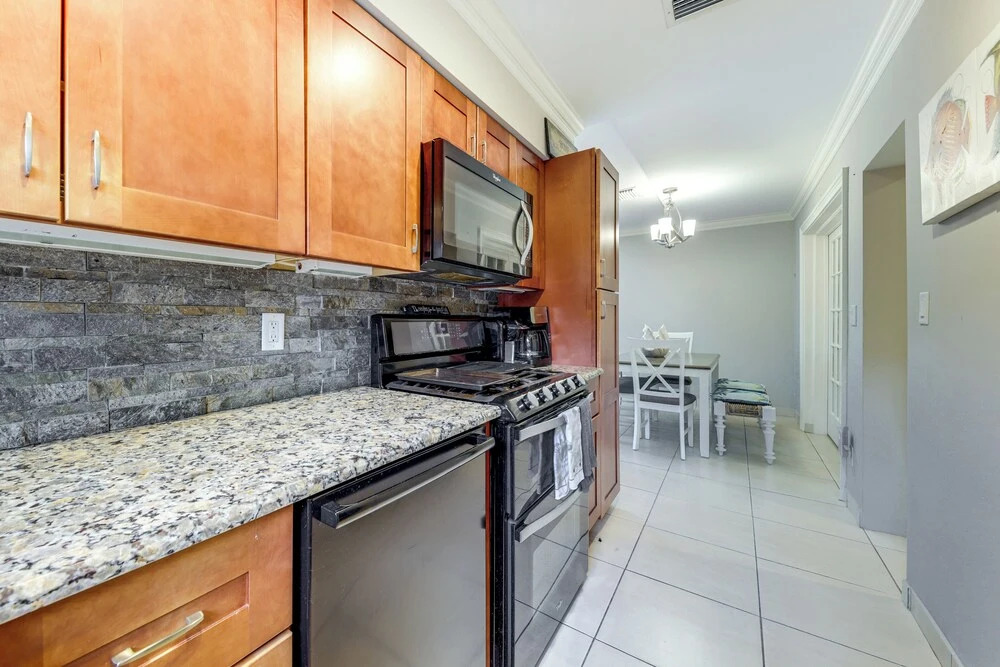 1 Block to Beach! Pompano Apt w/ Pool Access
