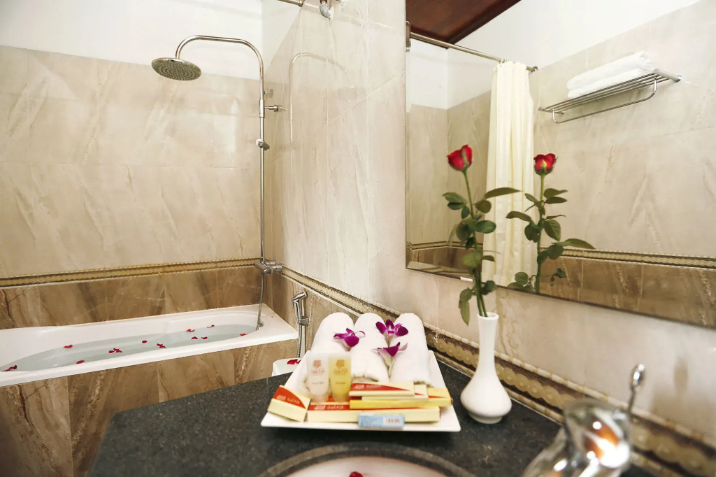 Old Quarter Charm Hotel & Travel