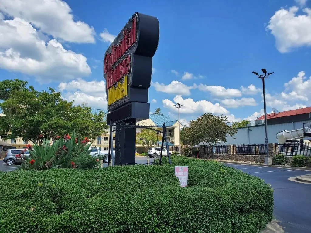 Colonial House Motel