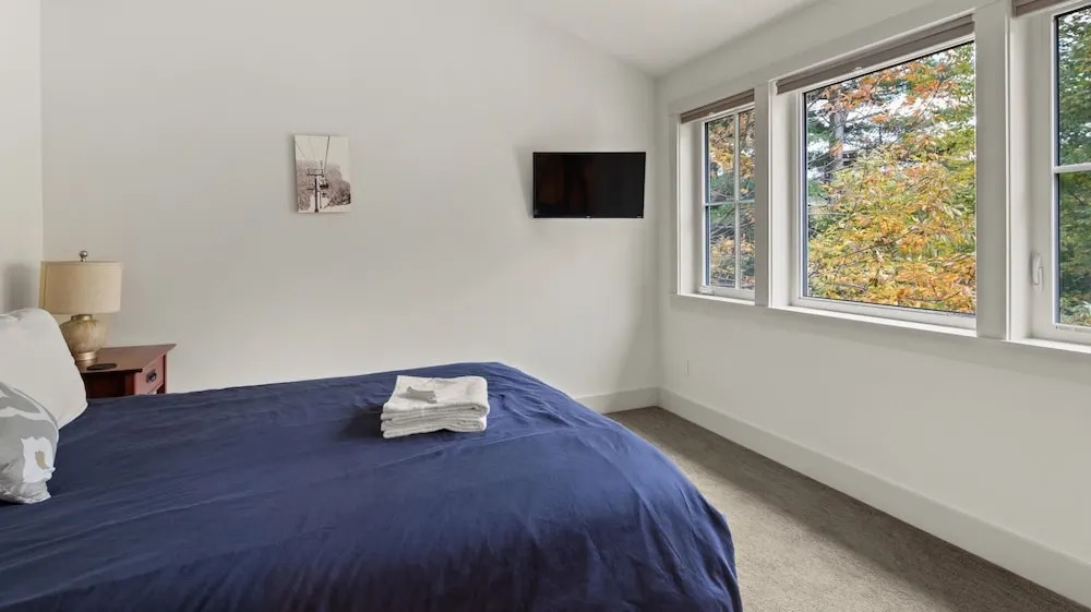 The Common Man At Mad House 3 Bedroom Condo by RedAwning