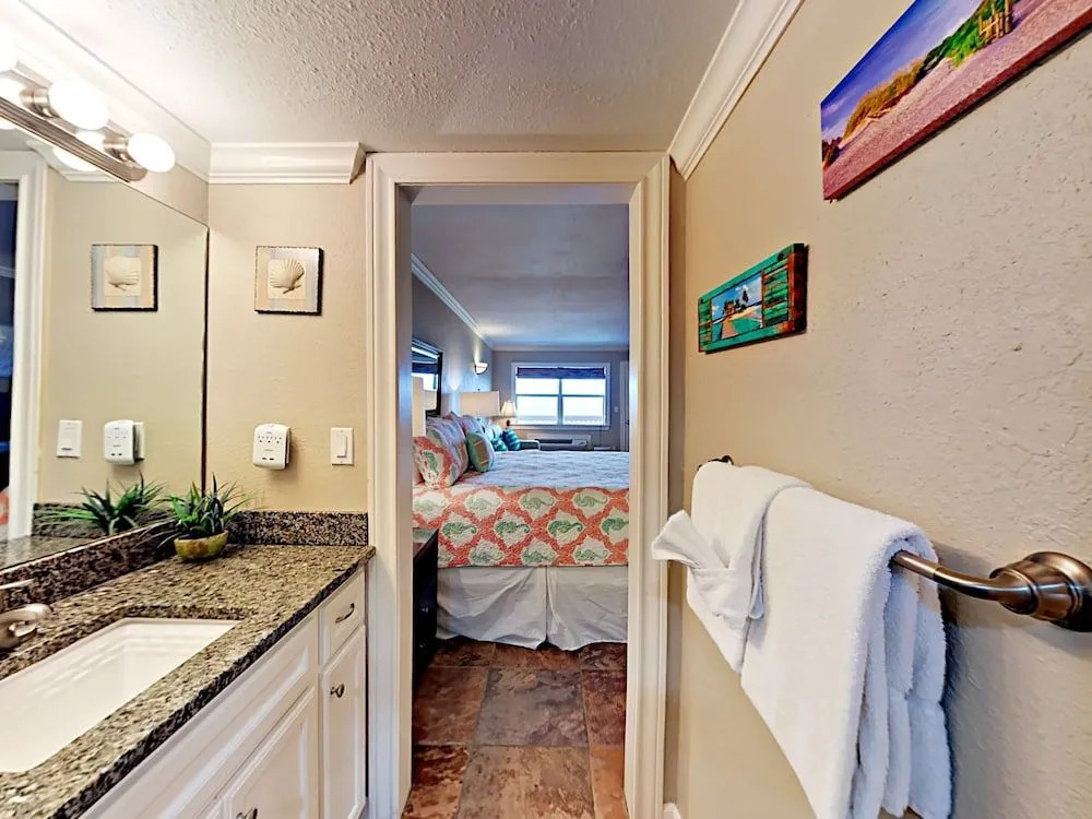 142 Sea Breeze 1 Bedroom 1 Bathroom Condo