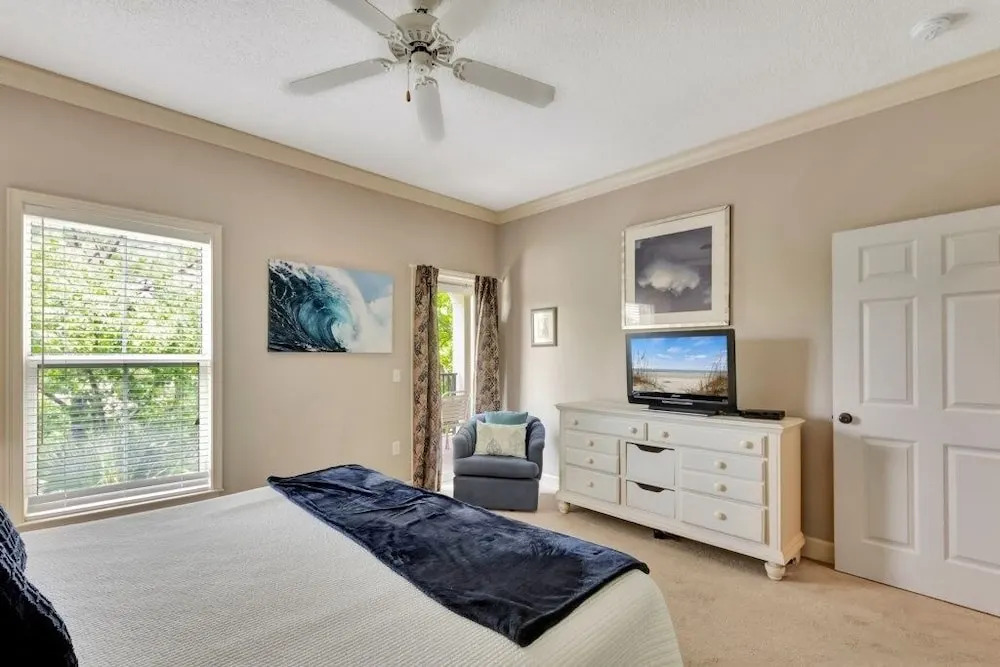 Shorenugh - Bright Villa with Rooftop Pool Next to Coligny Plaza