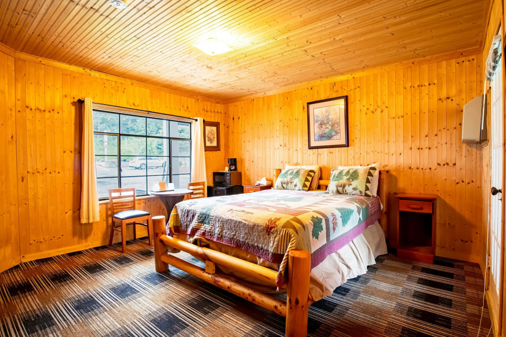 Lloyds On The River Country Inn By Oyo