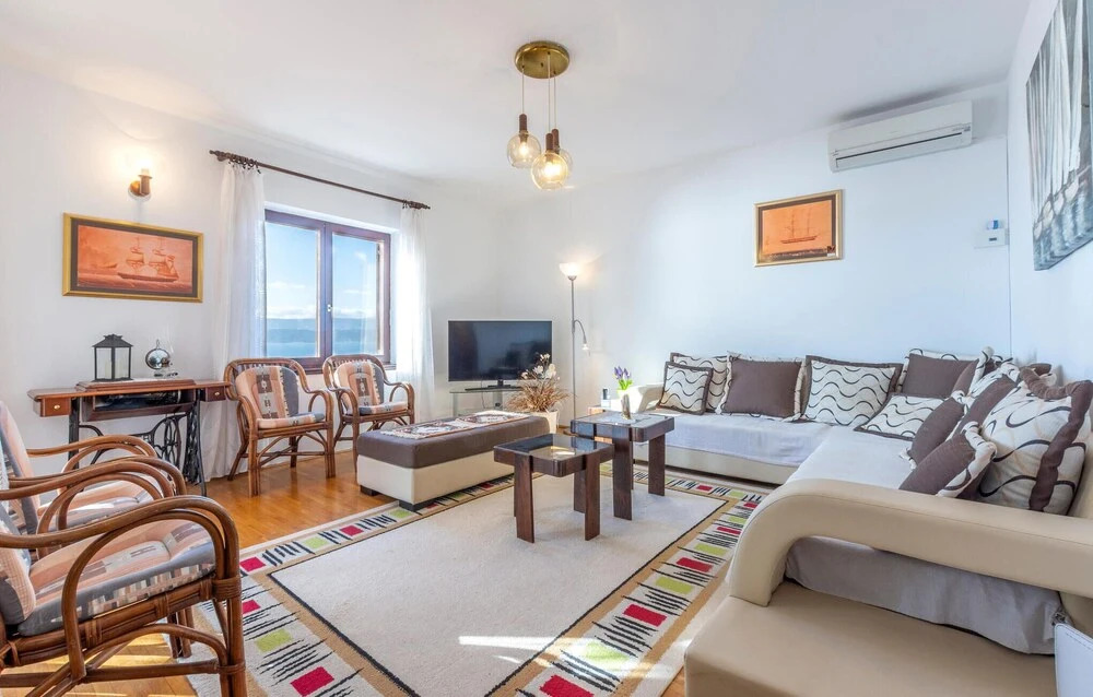 Stunning Home in Lokva Rogoznica With 4 Bedrooms and Wifi