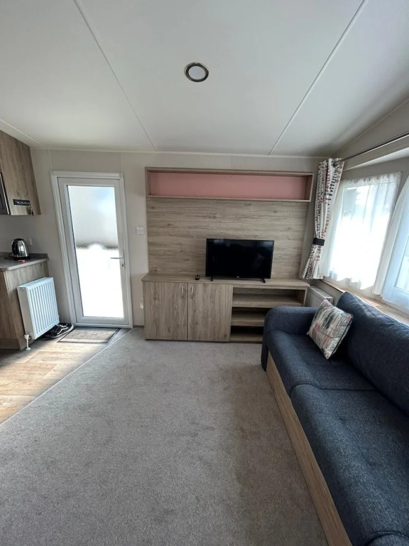 Caravansleeps4-beachfront-garden-patio