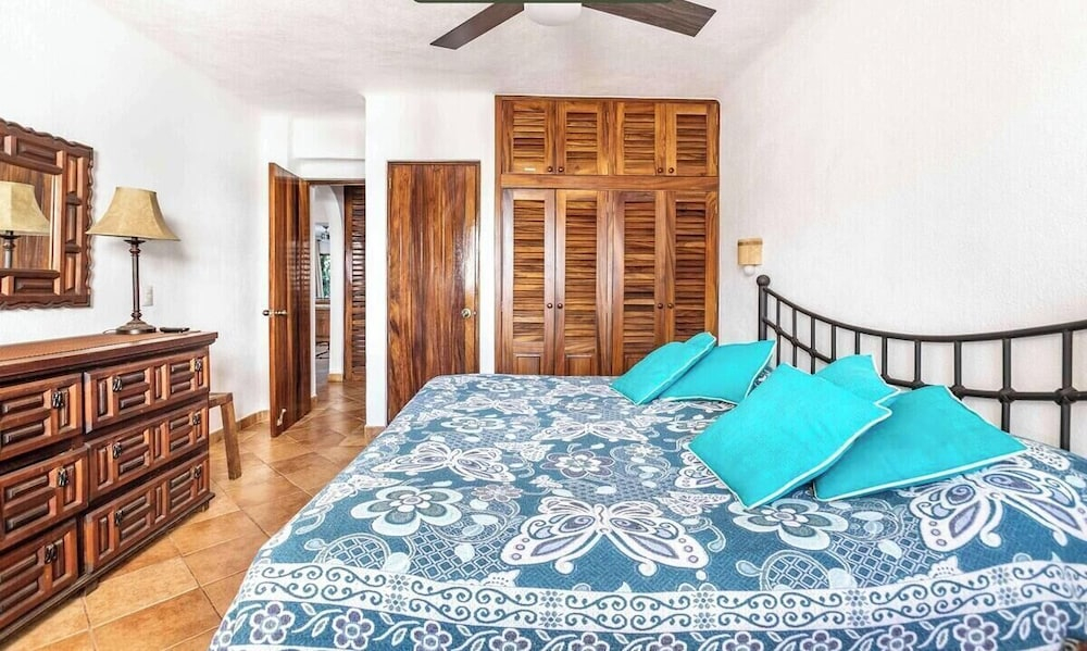 Ocean View 2Br Condo-balcony-beach-pool - 610