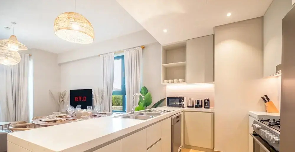 LUX The La Mer Luxury Burj View Suite 3