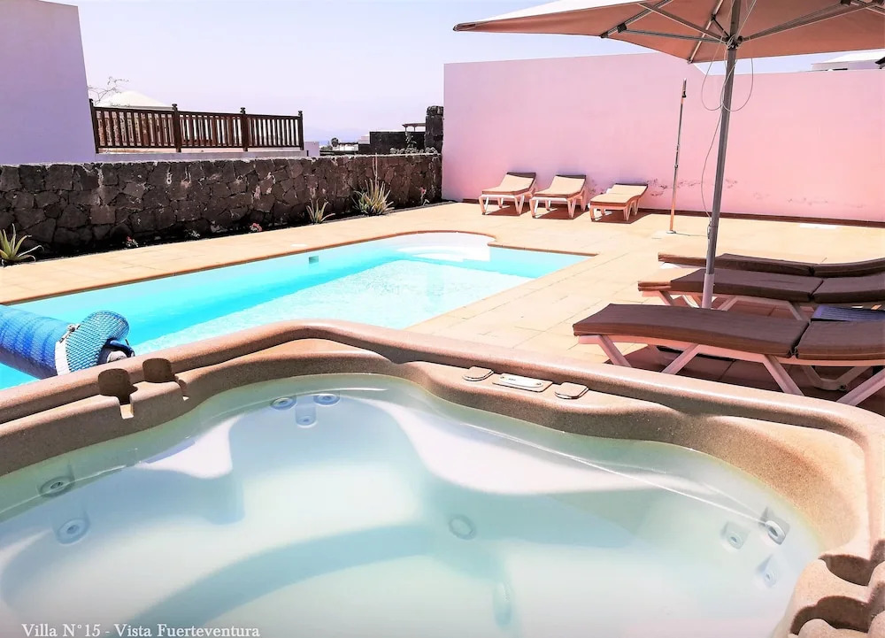 Luxury Villa With Private Heated Pool 15