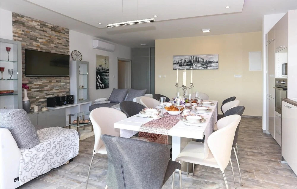 Luxurious Home In Kucine