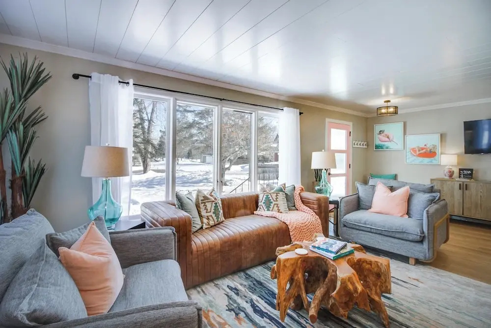 Home Rental on Detroit Lake: Dock, Game Room