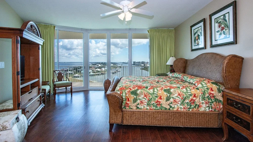 Two Bedroom Condo With Remarkable Views - Unit Crd1208