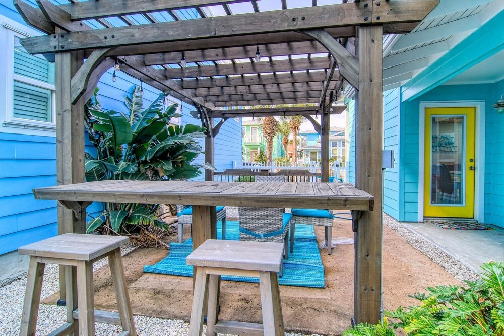 Flip Flops and Shades 3 Bedrooms 2 Bathrooms Home