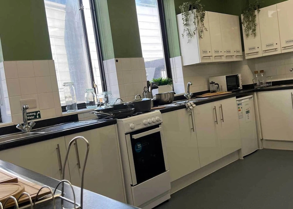 Student Only Non Ensuite Room Ivy Halls