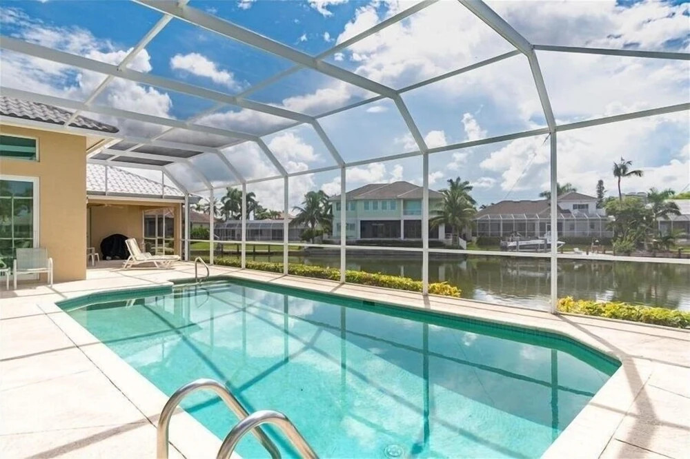 435 - 435 Court 3 Bedroom Home by Redawning