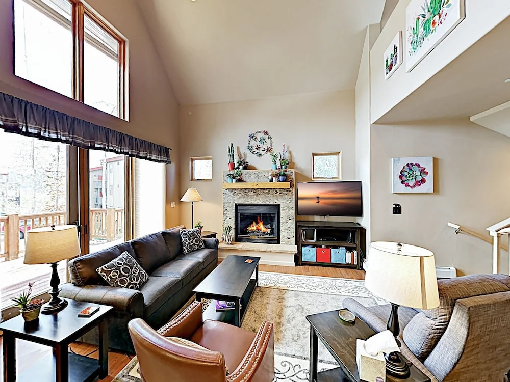 New Listing! Big Mountain-view Gem In Wildernest 3 Bedroom Townhouse