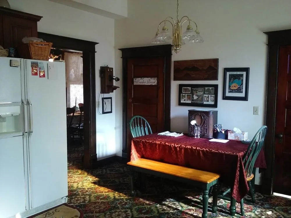 Spurs n Lace Bed & Breakfast Inn