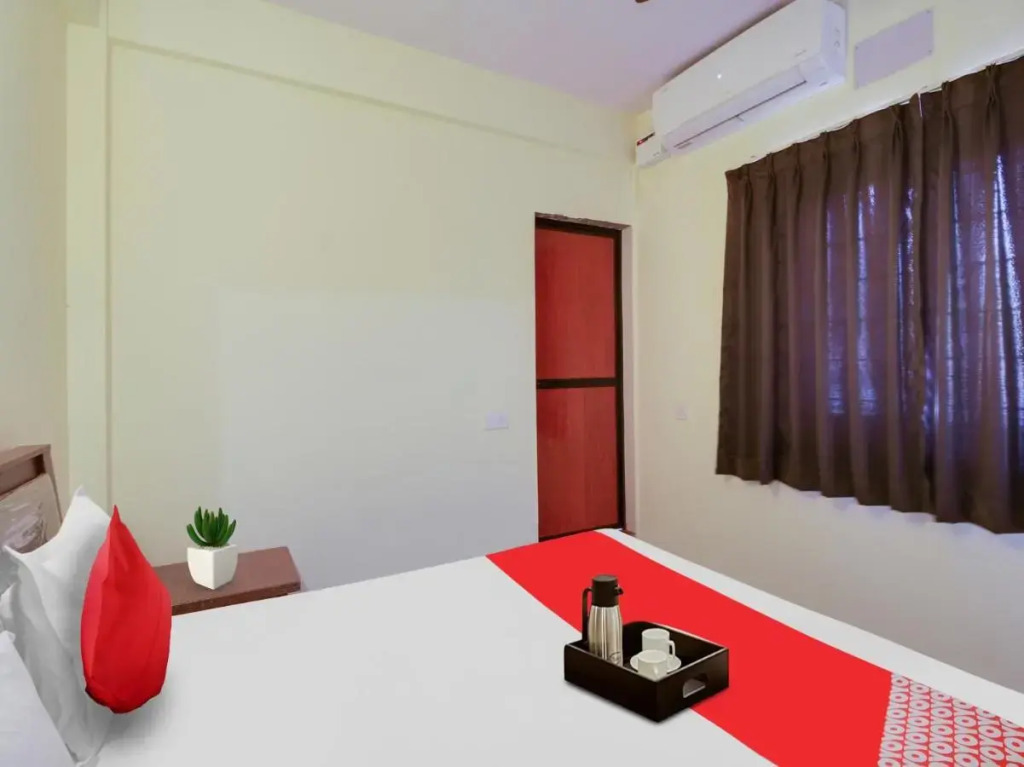 OYO Flagship 70262 Hotel River Wood