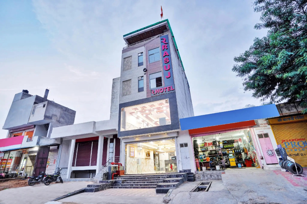 OYO 81964 Hotel Rasuj