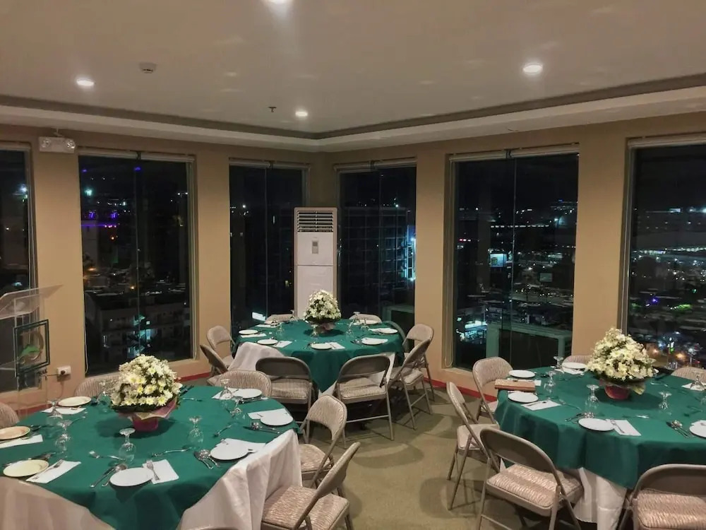 Dalian Peak Hotel