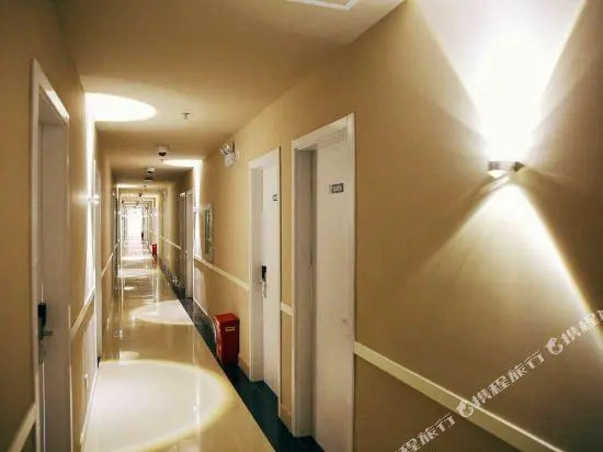 yi bai Hotel