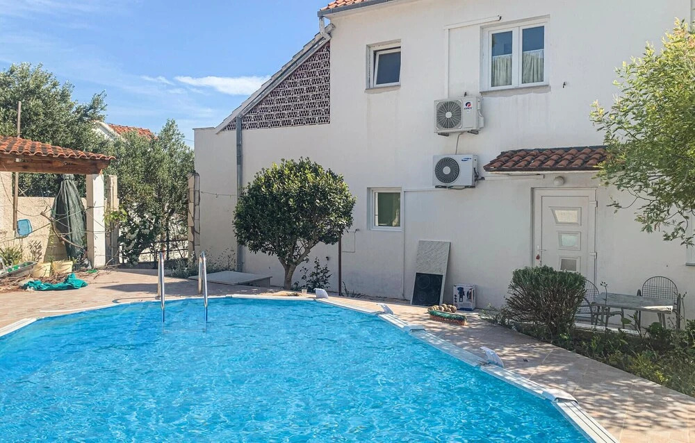 Beautiful Home in Milna With 5 Bedrooms, Wifi and Outdoor Swimming Pool