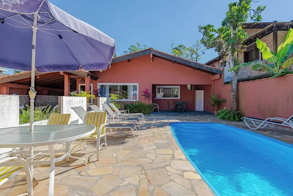 4 quartos piscina 350 m praia