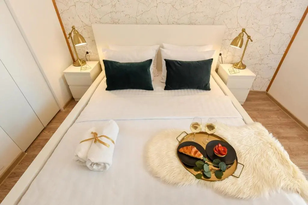 GOLDEN TOUCHES - Elegant - Armeneasca Central Apt