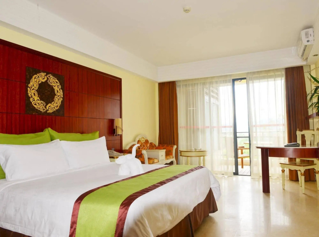 Xinglong Old Banyan Hotel - Wanning