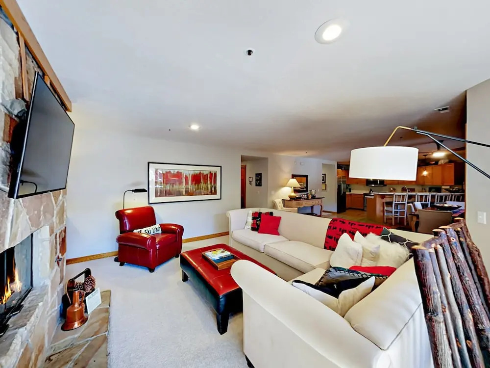1585 Empire Avenue Condo Unit 303