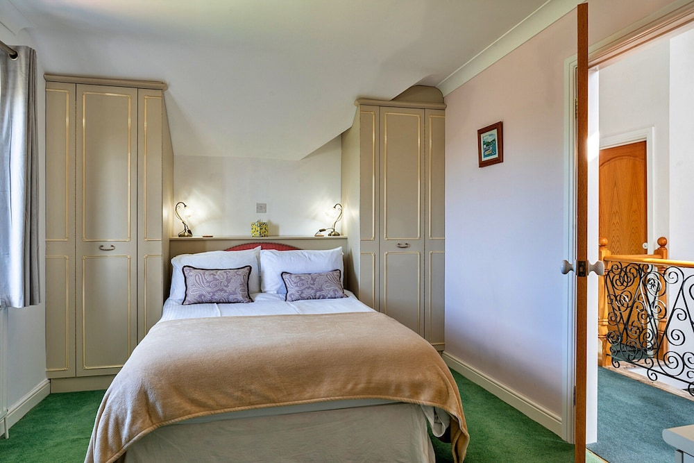 Cottage in Whitestone With Garden & Games Room