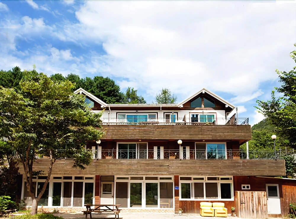 Nami Island Starry Glow Pension