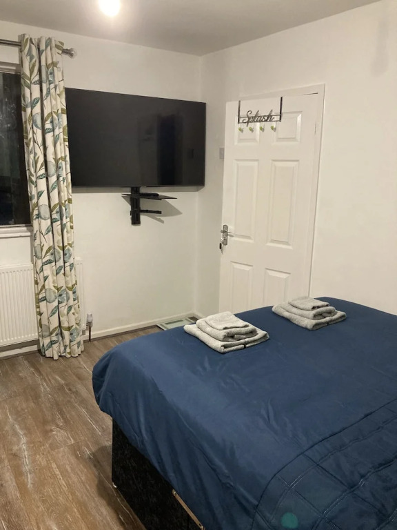 Impeccable 2-bed House Near City Centre