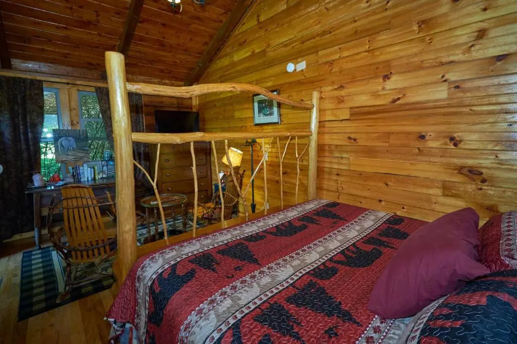 Creekwalk Inn Bed and Breakfast with Cabins