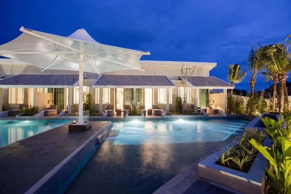 CRAFT Resort & Villas, Phuket Town - scheduled shuttle to Phuket Old Town