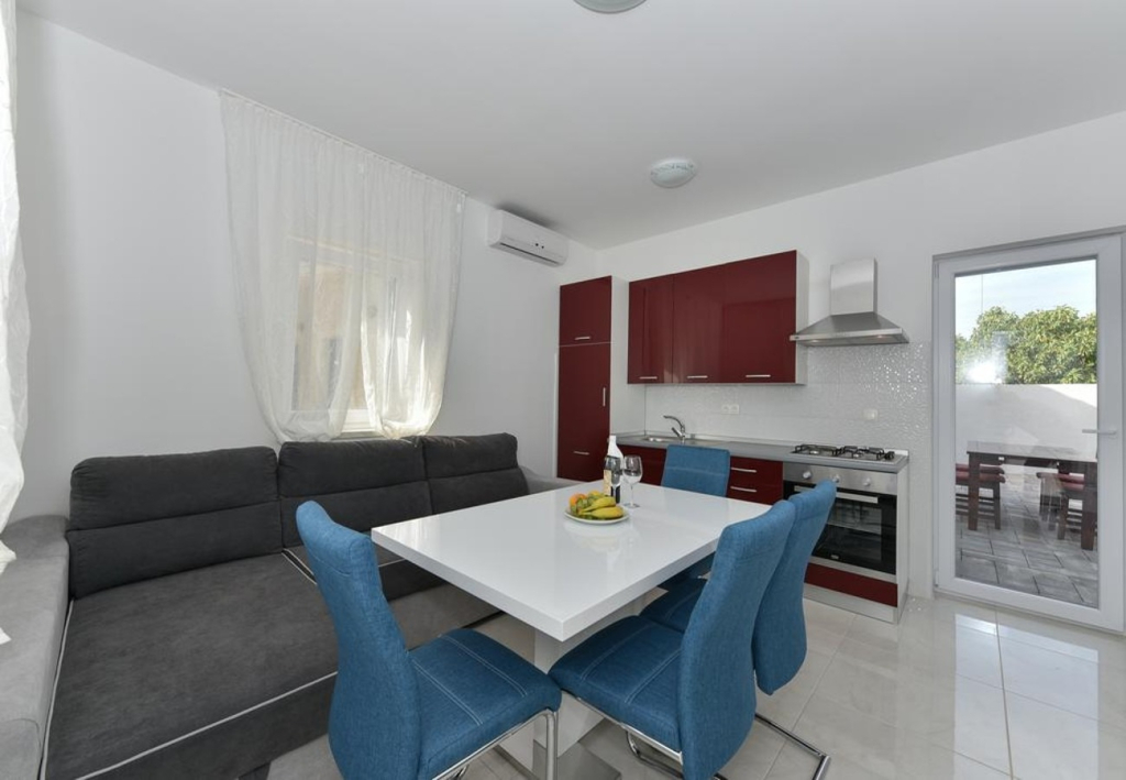 Holiday house Ani 1 - with pool : Privlaka, Zadar riviera