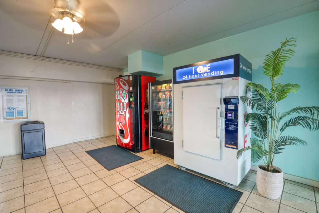 Amazing condo on the whites sands of Gulf Shores with outdoor pool