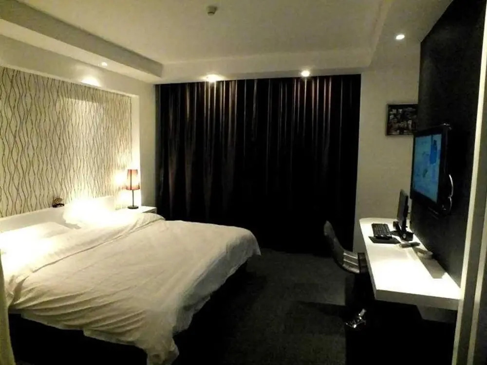 Huadong Hotel