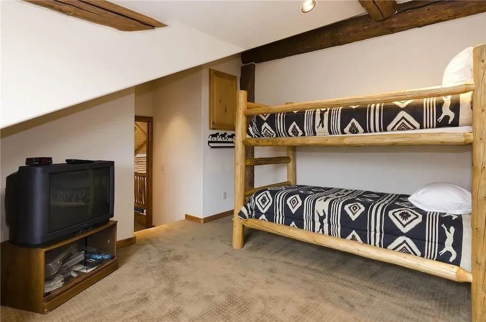 Ponderosa Lodge