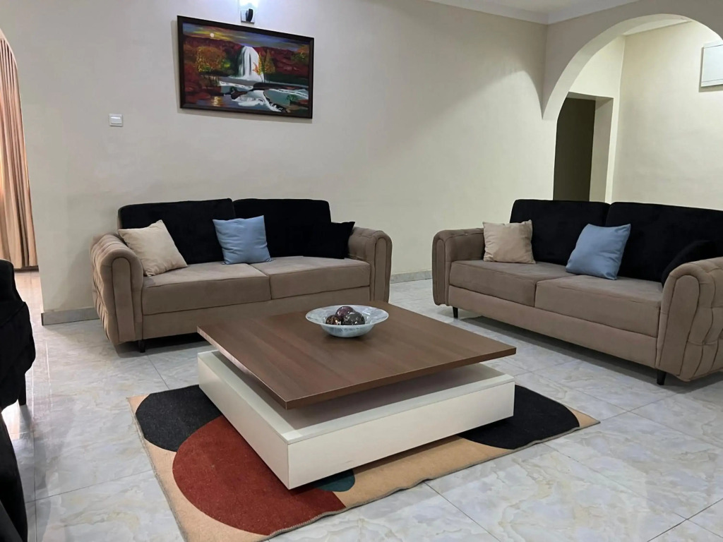 Well furnished and very spacious 2bedroom apartment in Wuye