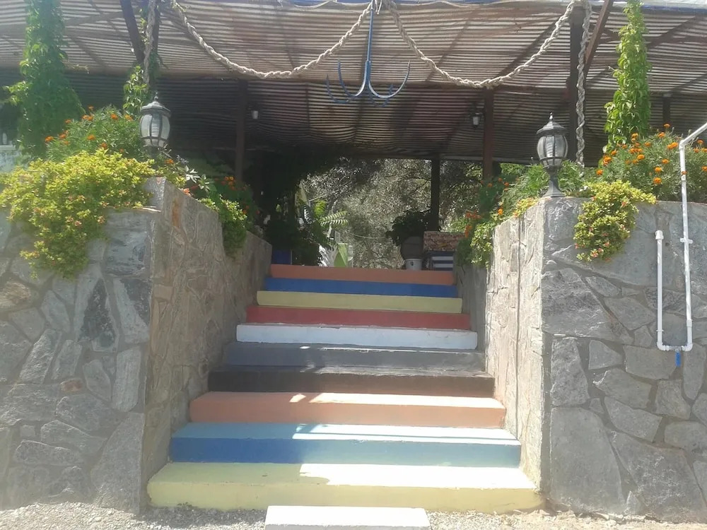Assos Yenibahce Motel