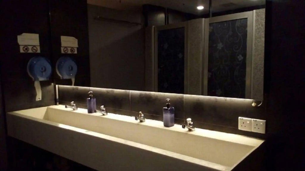 UFO Capsule Hotel