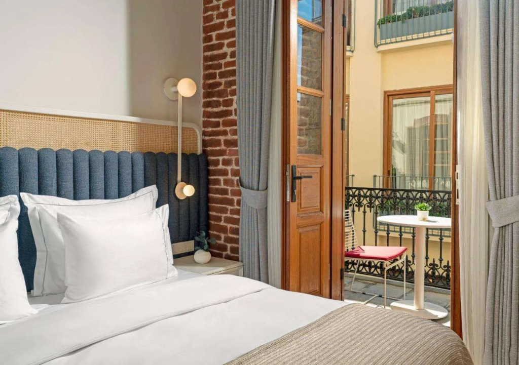 Ecole St. Pierre Hotel