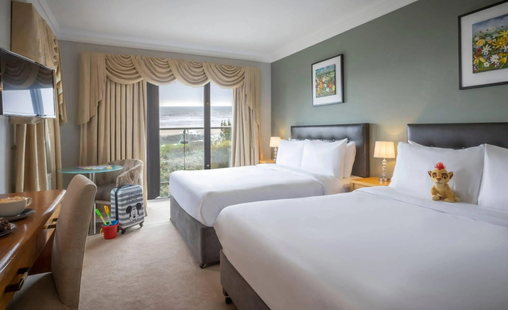 Shoreline Hotel